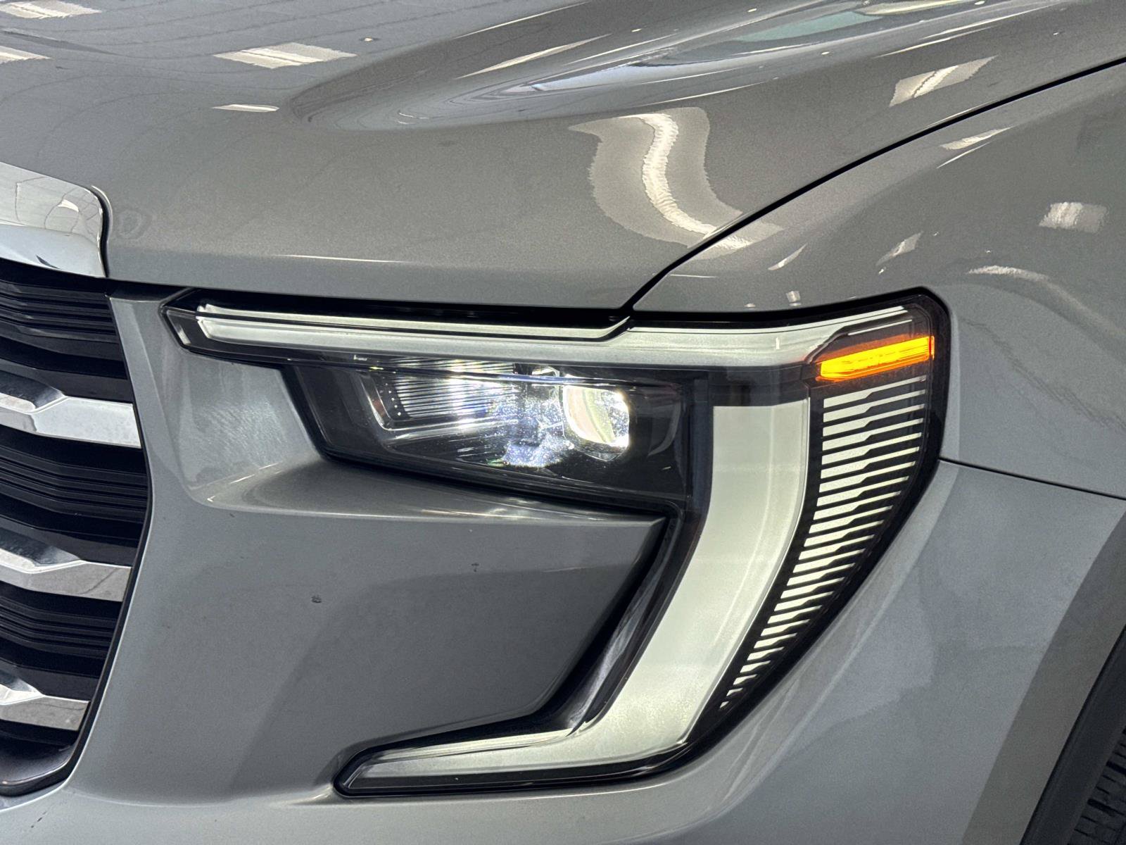 Used 2026 GMC Acadia Elevation w/ Elevation Premium Package FWD image 29