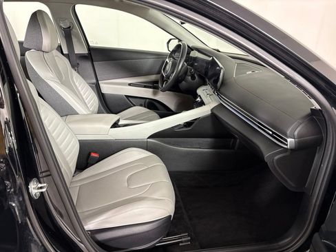 Used 2024 Hyundai Elantra Limited FWD image 14