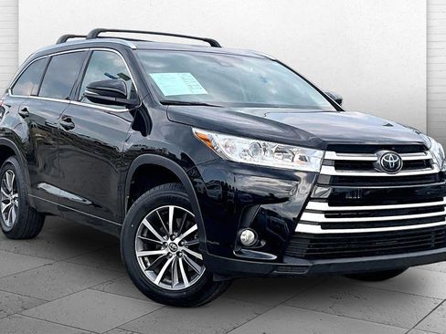 Used 2017 Toyota Highlander XLE AWD/4WD image 1