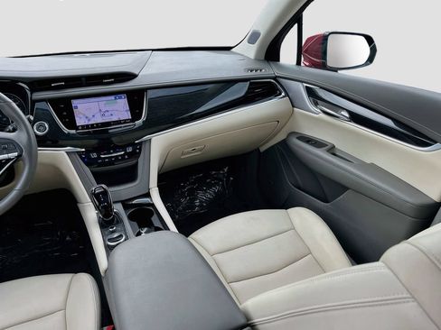 Used 2023 Cadillac XT6 Premium Luxury w/ Technology Package FWD image 25