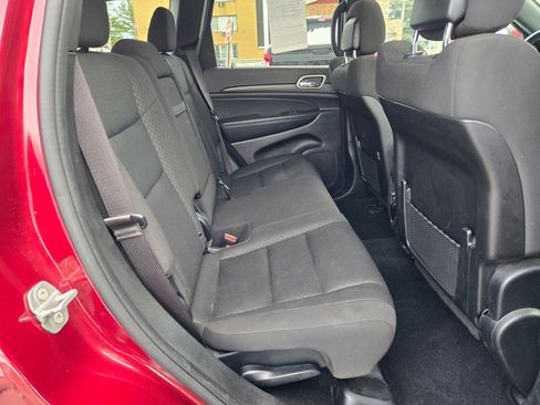 Used 2021 Jeep Grand Cherokee Laredo image 9