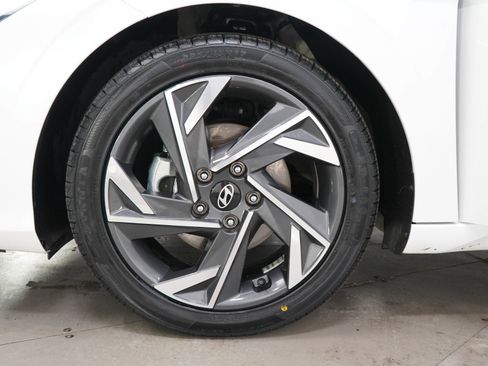 Used 2025 Hyundai Elantra SEL FWD image 27