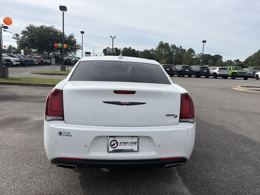 Used 2023 Chrysler 300 S RWD image 5