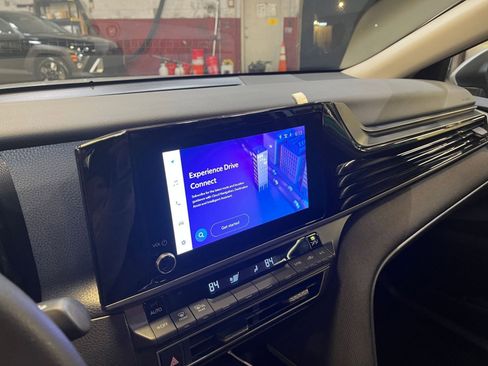 Used 2025 Toyota Camry LE image 21