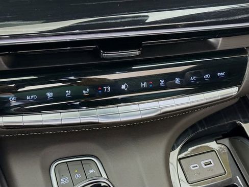 Used 2023 Cadillac Escalade ESV Sport AWD/4WD image 18