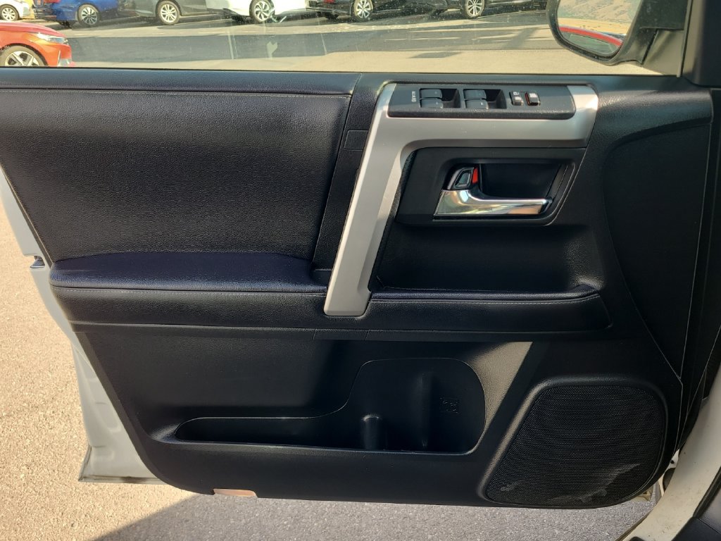 Used 2022 Toyota 4Runner SR5 AWD/4WD image 17
