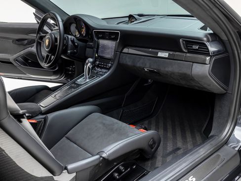 Used 2018 Porsche 911 GT2 RS image 40