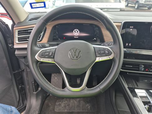 Used 2026 Volkswagen Atlas SE AWD/4WD image 11