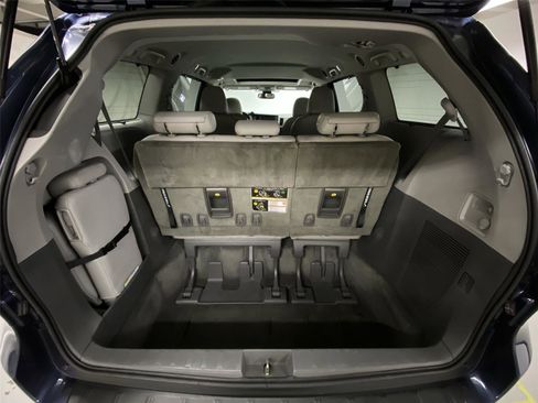 Used 2018 Toyota Sienna XLE image 25