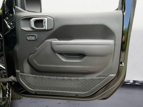 New 2025 Jeep Gladiator Sport image 10