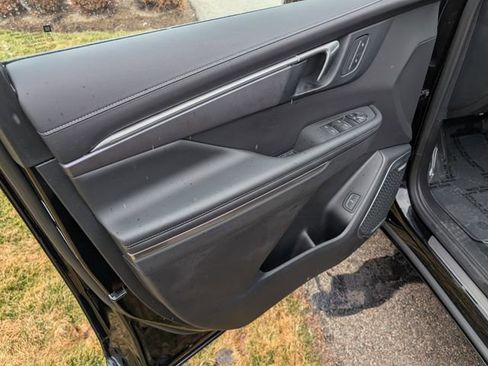 Used 2025 Buick Enclave Sport Touring image 10