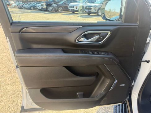Used 2024 GMC Yukon AT4 w/ AT4 Premium Package AWD/4WD image 9