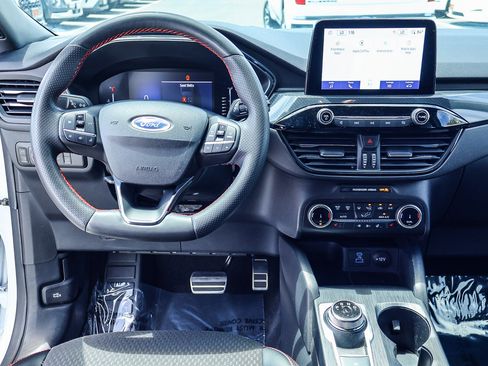 Used 2023 Ford Escape ST-Line Select AWD/4WD image 3