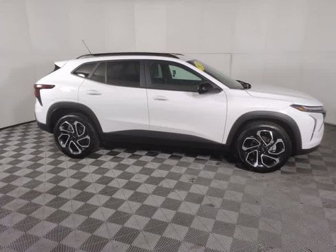 Used 2024 Chevrolet Trax RS w/ Sunroof Package image 25