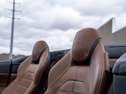 Used 2017 Ferrari California T RWD image 34