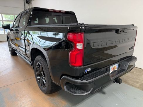 Used 2025 Chevrolet Silverado 1500 High Country w/ Midnight Edition AWD/4WD image 3