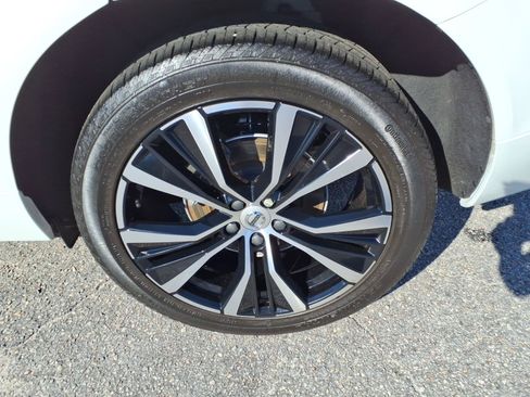 Certified 2024 Volvo XC60 B5 Plus w/ Protection Package Premier AWD/4WD image 11