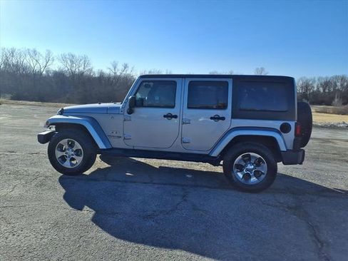 Used 2018 Jeep Wrangler Unlimited Sahara image 32