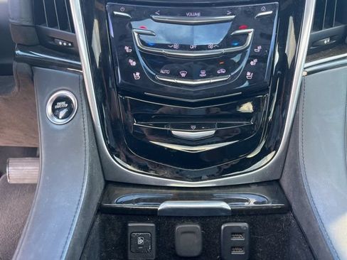 Used 2020 Cadillac Escalade Platinum AWD/4WD image 29