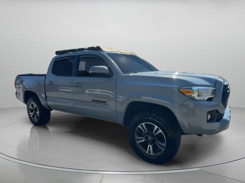 Used 2019 Toyota Tacoma TRD Sport image 35