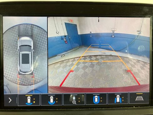 Used 2019 Chevrolet Blazer LT w/ Sun and Wheels Package image 23