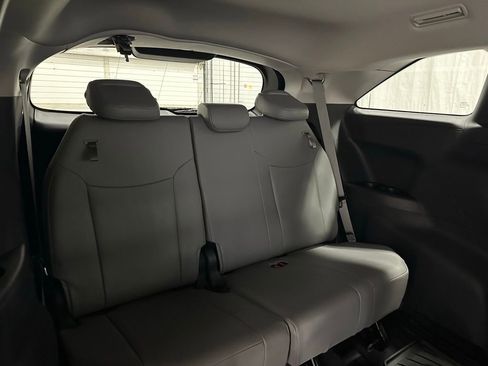 Used 2025 Toyota Sienna XLE AWD/4WD image 61