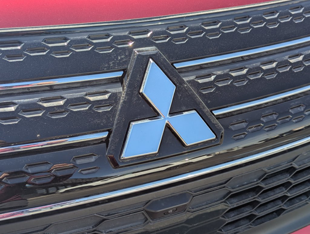 Used 2025 Mitsubishi Outlander 4WD Plug-In Hybrid image 13