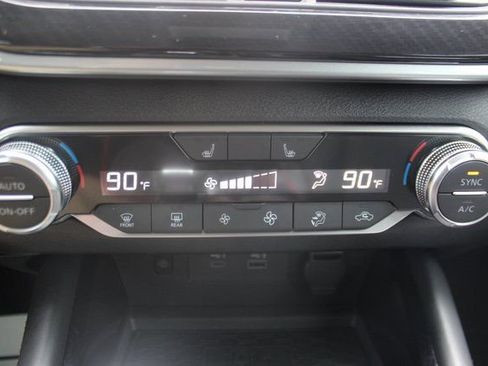 Used 2025 Nissan Altima 2.5 SR w/ SR Premium Package image 19