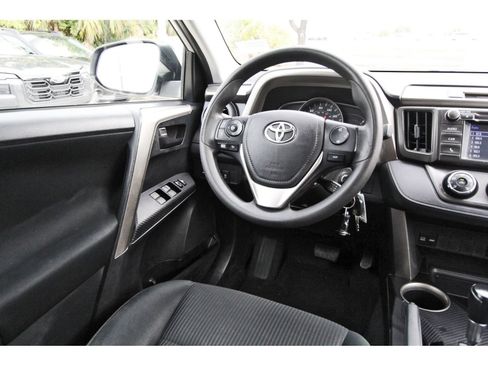 Used 2015 Toyota RAV4 LE FWD image 8