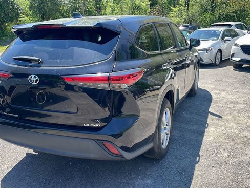 Used 2023 Toyota Highlander LE AWD/4WD image 9
