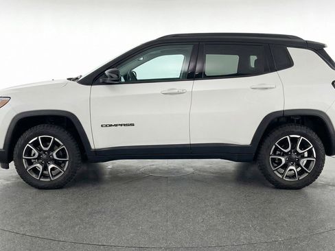 Used 2025 Jeep Compass Trailhawk AWD/4WD image 5