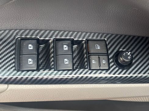 Used 2019 Toyota Camry SE image 7