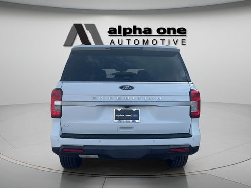 Used 2024 Ford Expedition XLT RWD image 7