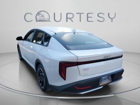 New 2025 Kia K4 EX FWD image 2