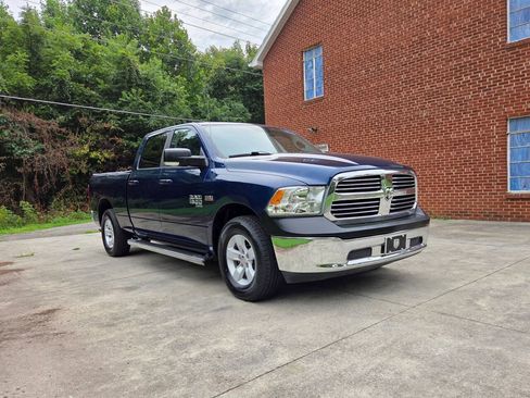 Used 2020 RAM 1500 Classic SLT w/ Luxury Group RWD image 3