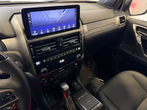 Used 2023 Lexus GX 460 Premium w/ Accessory Package AWD/4WD image 18