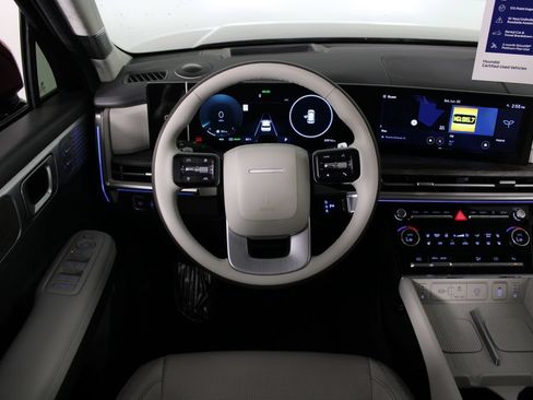 Certified 2025 Hyundai Santa Fe Calligraphy FWD image 8