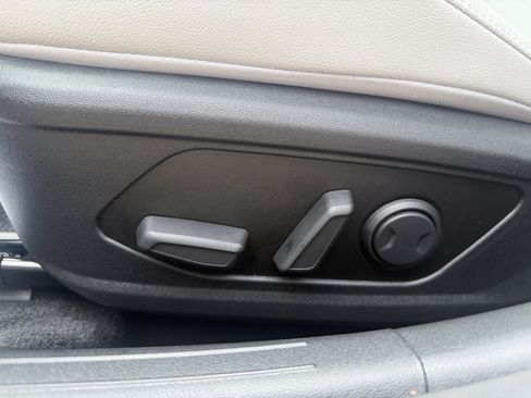 Certified 2025 Hyundai Elantra Limited FWD image 26