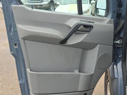 Used 2018 Mercedes-Benz Sprinter 2500 image 7