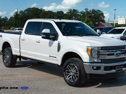 Used 2017 Ford F250 Lariat w/ Lariat Ultimate Package AWD/4WD image 3