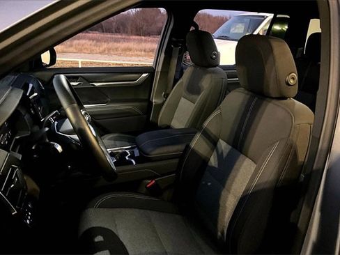 Used 2025 GMC Acadia Elevation image 21