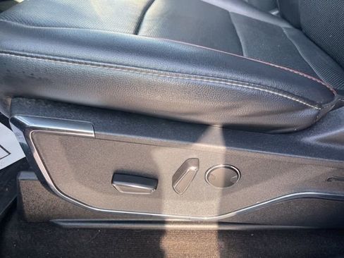 Certified 2022 Ford F150 Lariat w/ Equipment Group 502A High image 21