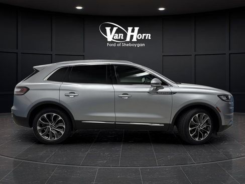 Used 2022 Lincoln Nautilus Reserve image 2