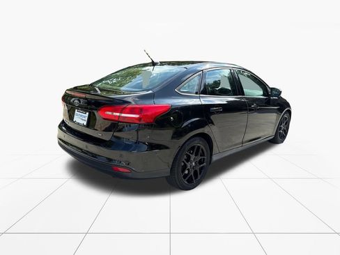 Used 2016 Ford Focus SE w/ Equipment Group 201A FWD image 8