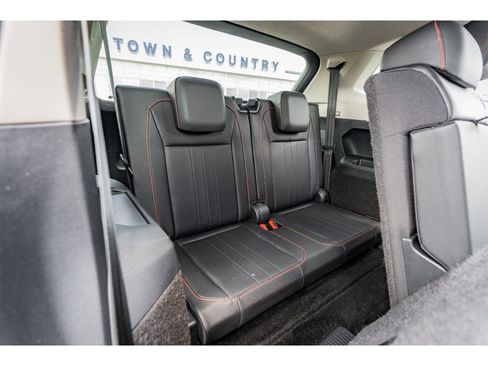 Used 2024 Volkswagen Tiguan Wolfsburg Edition FWD image 31