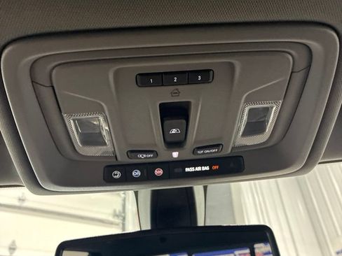 Used 2021 Chevrolet Silverado 1500 LTZ AWD/4WD image 28