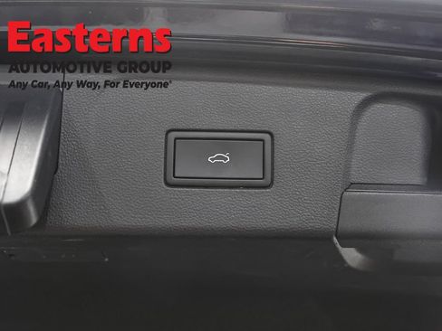Used 2025 Volkswagen Atlas SE FWD image 21