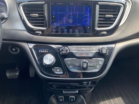 Used 2018 Chrysler Pacifica Touring-L Plus w/ S Appearance Package FWD image 25