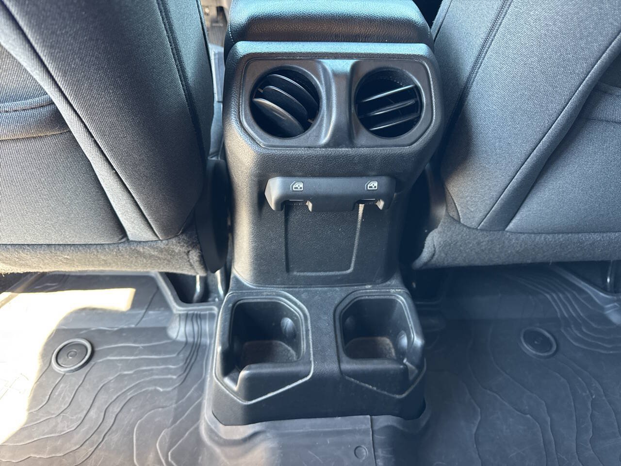 Used 2024 Jeep Wrangler Unlimited Sport AWD/4WD image 32