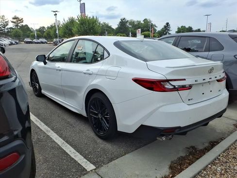 Certified 2025 Toyota Camry SE FWD image 3